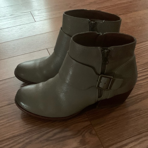 Greige Kork-Ease Booties - Picture 2 of 7